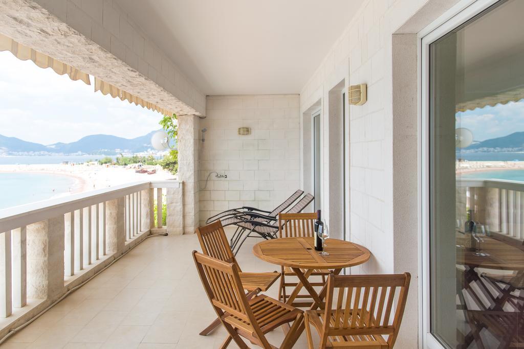 Saint Stefan Apartments Sveti Stefan Rum bild